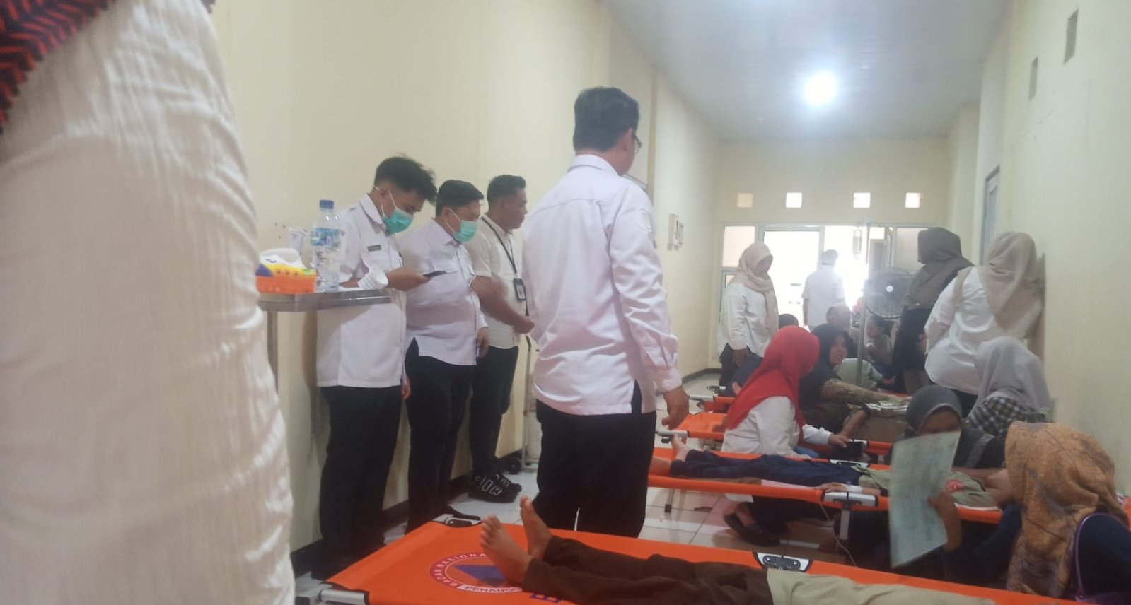 Belasan Siswa SDN Ciadeg Tumbang Usai Jajan Es Tuyul Sepulang Olahraga