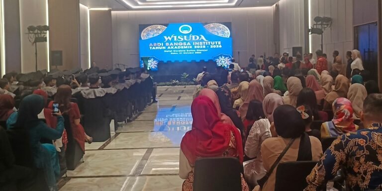 Abdi Bangsa Wisuda Lulusan, 75 Persen Terserap Dunia Kerja